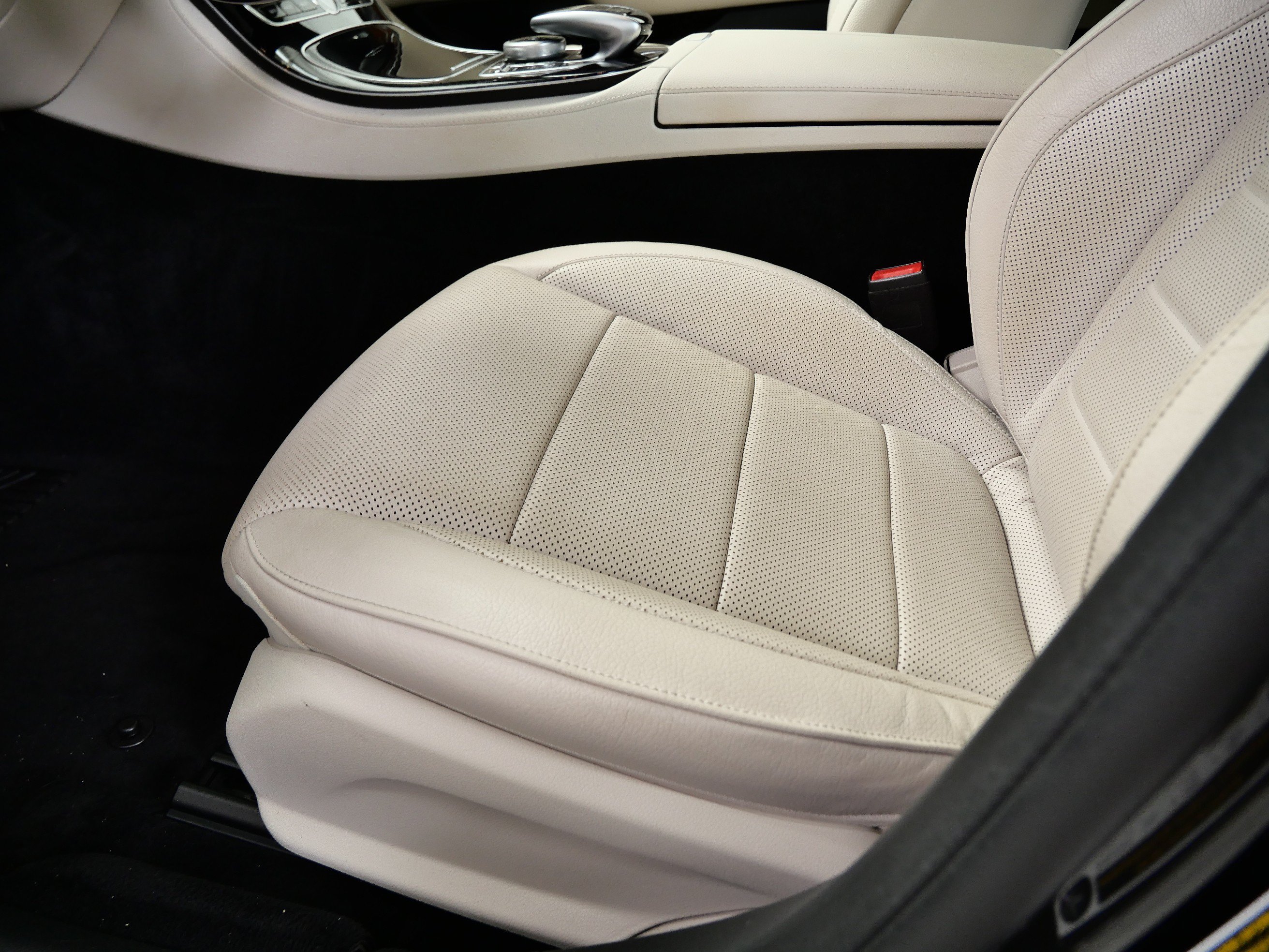 Used 2018 Mercedes-Benz E 400 4MATIC Sedan image 18