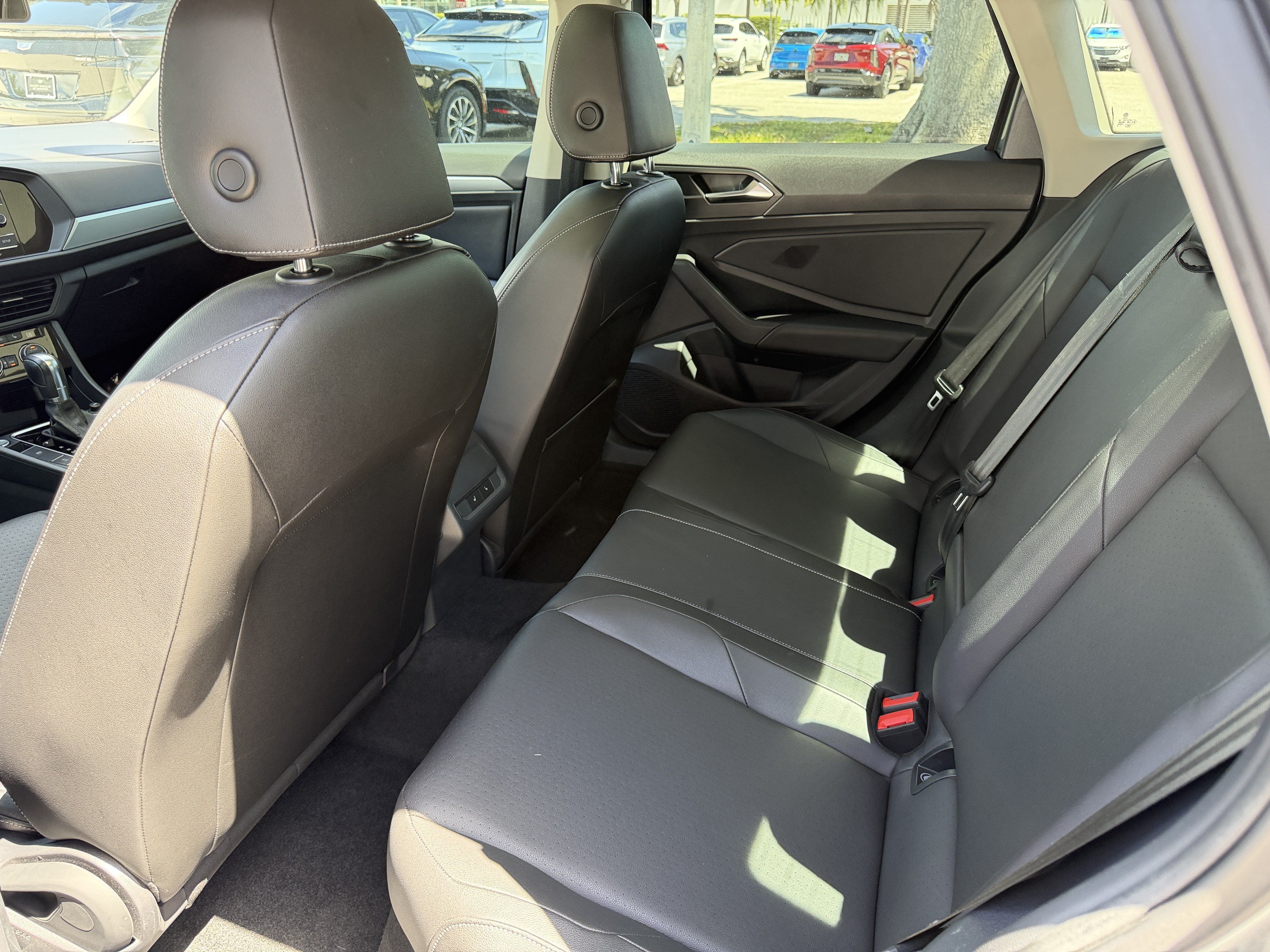 Used 2019 Volkswagen Jetta SE w/ Cold Weather Package FWD image 17