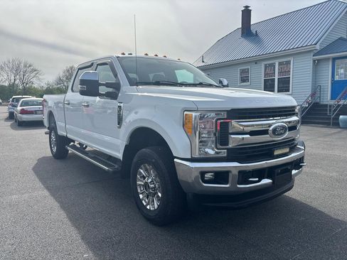 Used 2017 Ford F250 XLT w/ XLT Premium Package AWD/4WD image 15