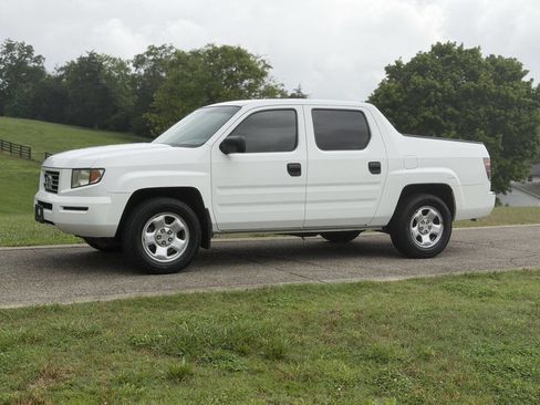 Used 2007 Honda Ridgeline RT image 2