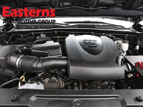 Used 2020 Toyota Tacoma SR5 AWD/4WD image 7