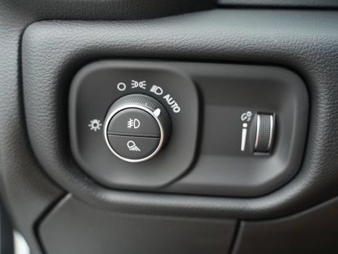 Used 2024 RAM 2500 Big Horn AWD/4WD image 33