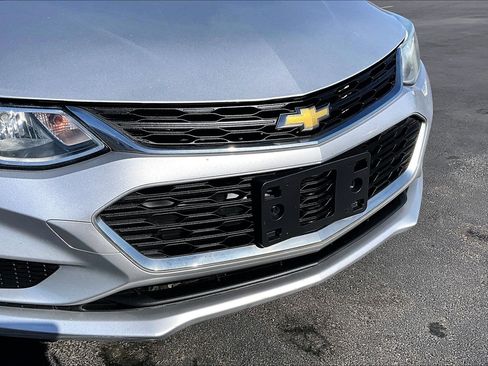 Used 2018 Chevrolet Cruze LS FWD image 24
