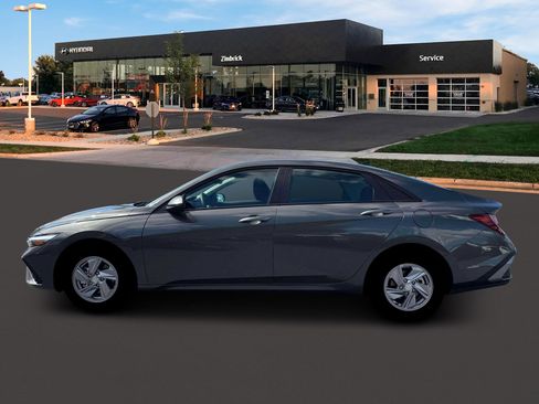 New 2026 Hyundai Elantra SE FWD image 3