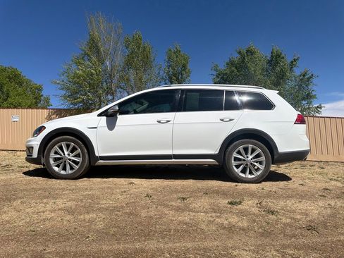 Used 2017 Volkswagen Golf Alltrack SE image 4