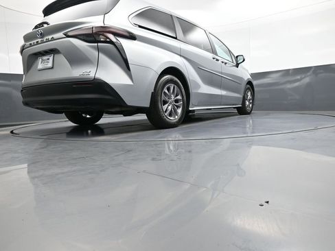 Certified 2024 Toyota Sienna XLE AWD/4WD image 32