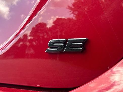 Used 2019 Toyota Camry SE FWD image 11