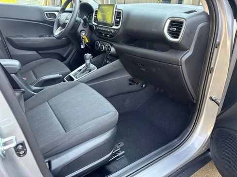 Used 2026 Hyundai Venue SE FWD image 14