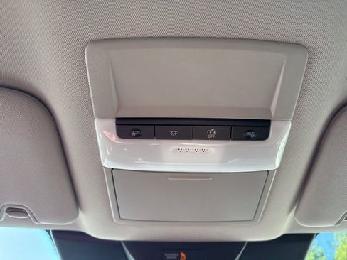 Used 2024 Nissan Pathfinder S image 25