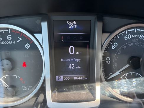 Used 2020 Toyota Tacoma SR5 RWD image 20