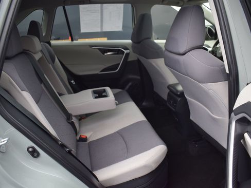 Used 2021 Toyota RAV4 XLE w/ Convenience Package AWD/4WD image 11