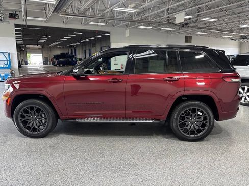Used 2025 Jeep Grand Cherokee Summit AWD/4WD image 56