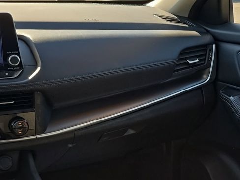 Used 2025 Nissan Rogue SV image 27