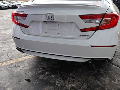 Used 2018 Honda Accord Sport image 10