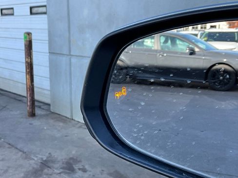 Used 2025 Toyota Tacoma TRD Off-Road image 18