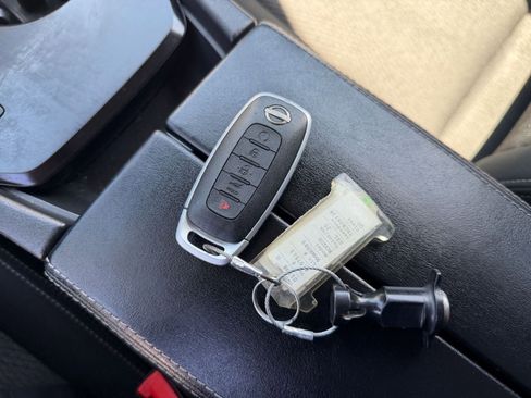 Used 2025 Nissan Rogue SV FWD image 20