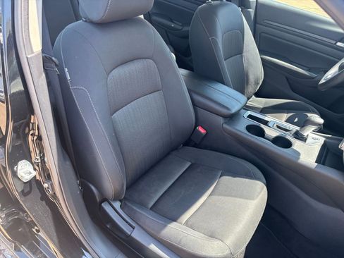 Used 2025 Nissan Altima 2.5 SV FWD image 36