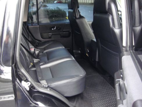 Used 2004 Land Rover Discovery S AWD/4WD image 12