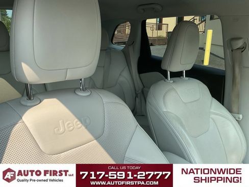 Used 2019 Jeep Cherokee Limited w/ Technology Group FWD image 21