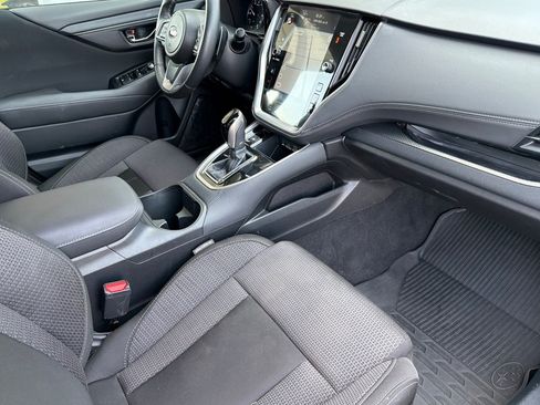 Used 2025 Subaru Outback Premium AWD/4WD image 13