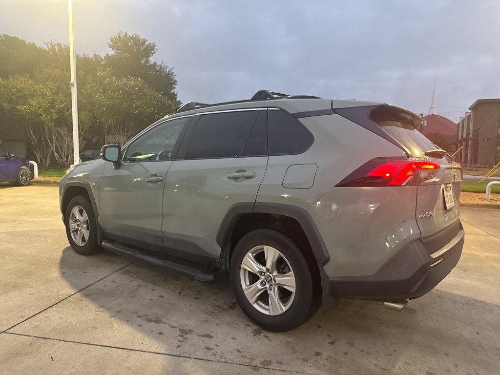 Used 2021 Toyota RAV4 XLE FWD image 9