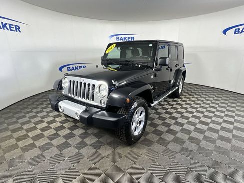 Used 2014 Jeep Wrangler Unlimited Sahara w/ Dual Top Group AWD/4WD image 5