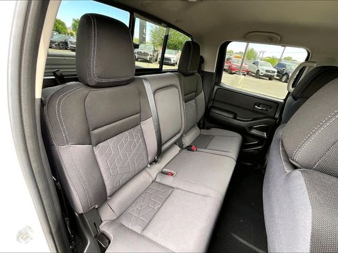 Used 2025 Nissan Frontier SV AWD/4WD image 18