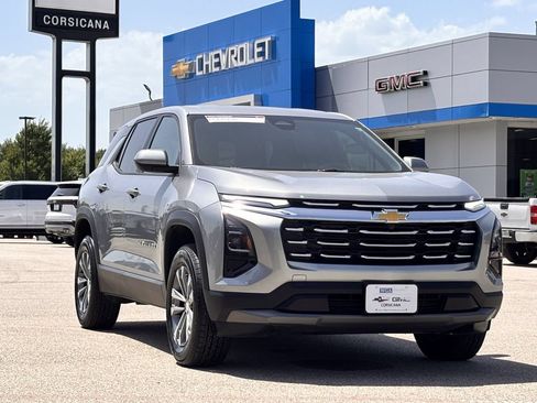 Used 2026 Chevrolet Equinox LT FWD image 2