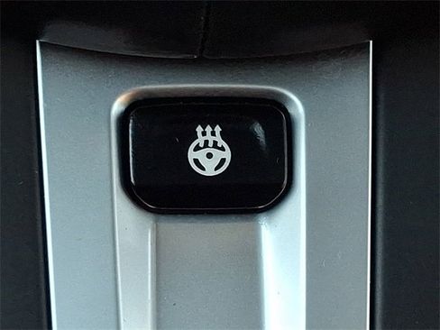 Used 2023 BMW 530e xDrive w/ Premium Package image 28