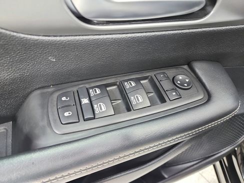 Used 2025 Chrysler Pacifica Select FWD image 37
