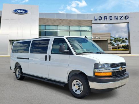 Used 2025 Chevrolet Express 3500 LT w/ LT Preferred Equipment Group RWD image 3