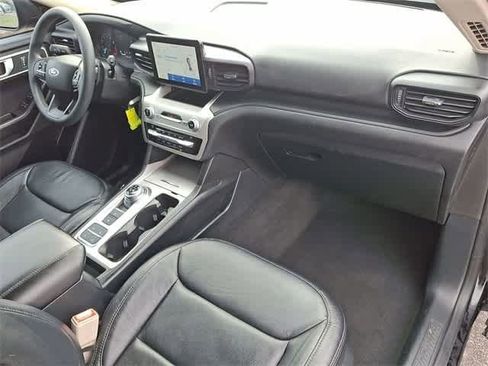 Used 2020 Ford Explorer Base image 32