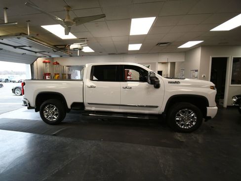 Used 2024 Chevrolet Silverado 2500 High Country w/ High Country Premium Package image 9