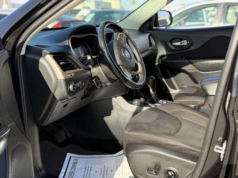 Used 2015 Jeep Cherokee Latitude w/ Comfort/Convenience Group AWD/4WD image 8