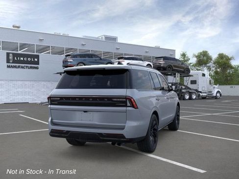 New 2026 Lincoln Navigator Reserve w/ Jet Appearance Package AWD/4WD image 8