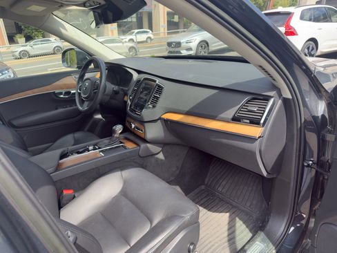 Certified 2022 Volvo XC90 T6 Momentum w/ Advanced Package image 23