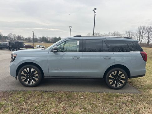 New 2026 Ford Expedition Platinum w/ Driver's Package image 18