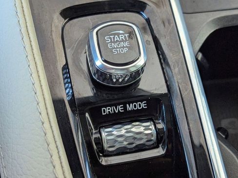 Used 2021 Volvo XC90 T6 Momentum w/ Advanced Package image 29