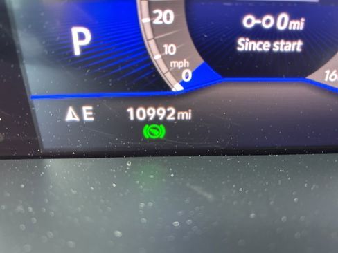 Used 2023 Volkswagen Tiguan SE image 25