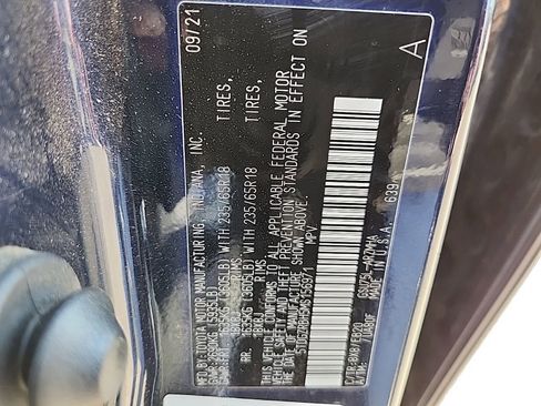 Used 2021 Toyota Highlander XLE AWD/4WD image 49
