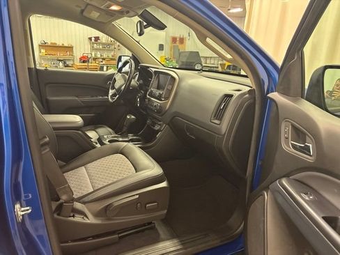 Used 2019 Chevrolet Colorado Z71 AWD/4WD image 12