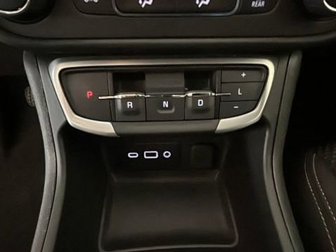 Used 2024 GMC Terrain SLE FWD image 22