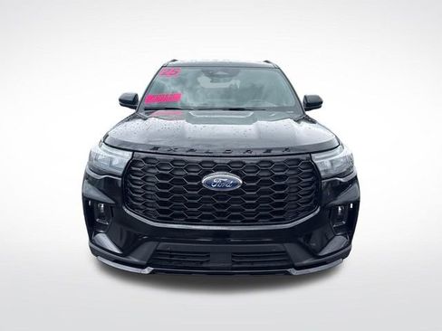 Used 2025 Ford Explorer ST-Line w/ ST-Line Street Pack AWD/4WD image 8