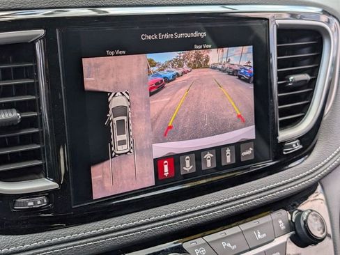 Used 2025 Chrysler Pacifica Select FWD image 24