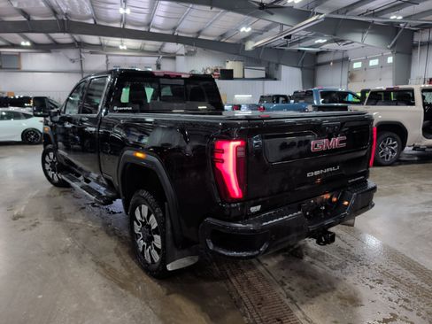 Used 2025 GMC Sierra 2500 Denali w/ Denali Reserve Package AWD/4WD image 4