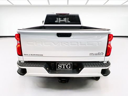 Used 2022 Chevrolet Silverado 2500 High Country w/ Safety Package II AWD/4WD image 5