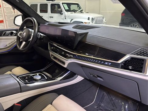 Used 2023 BMW X7 xDrive40i w/ M Sport Package AWD/4WD image 21