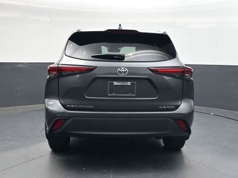 Used 2024 Toyota Highlander XLE image 5