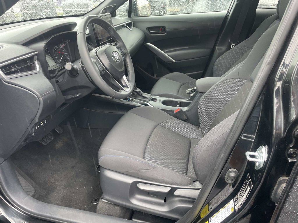 Used 2024 Toyota Corolla Cross AWD Hybrid w/ Moonroof Package image 18