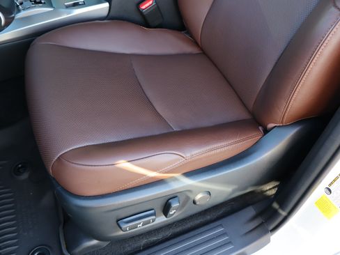 Used 2024 Toyota 4Runner Limited AWD/4WD image 19